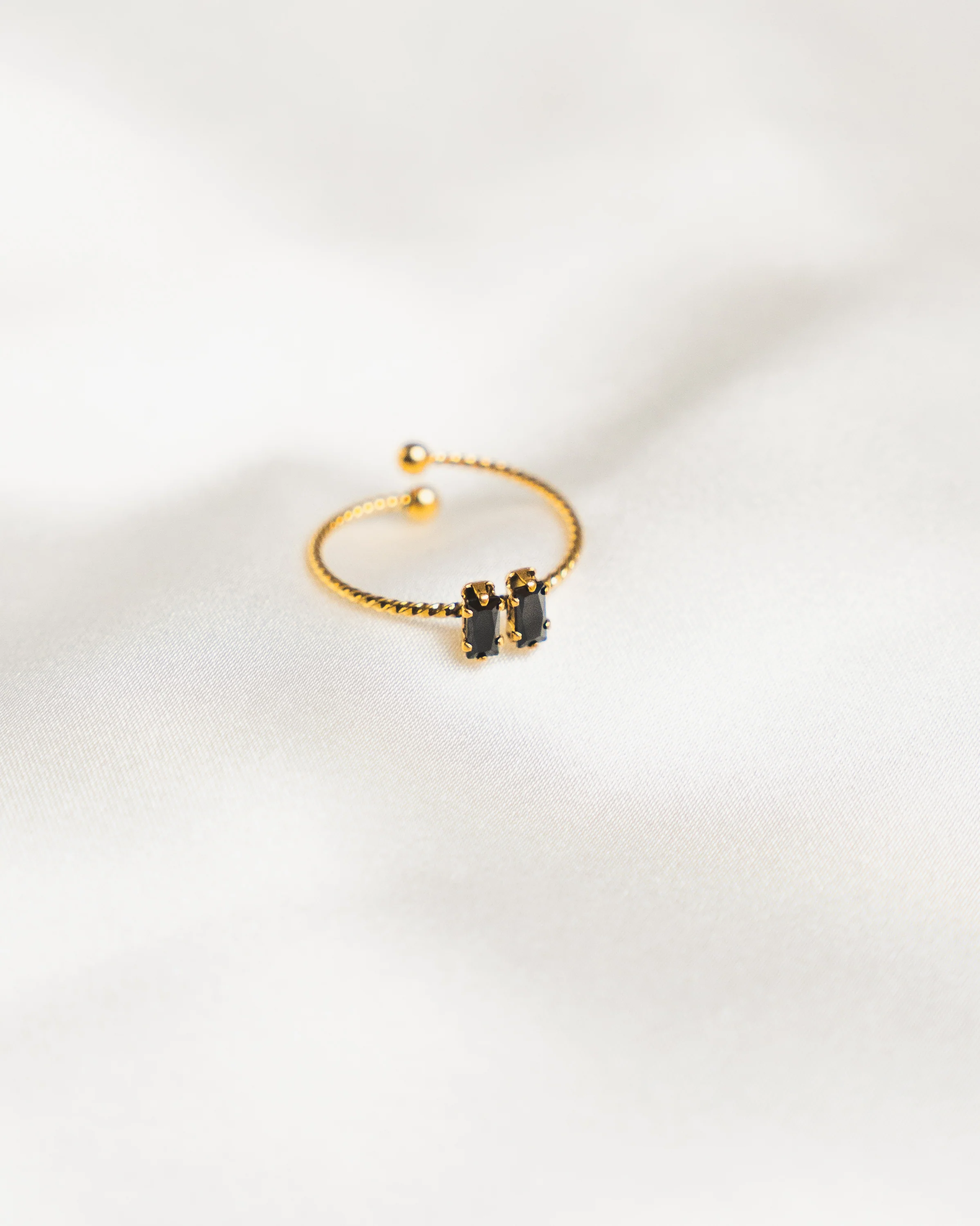 Blarney Black Stone Ring - Image 2