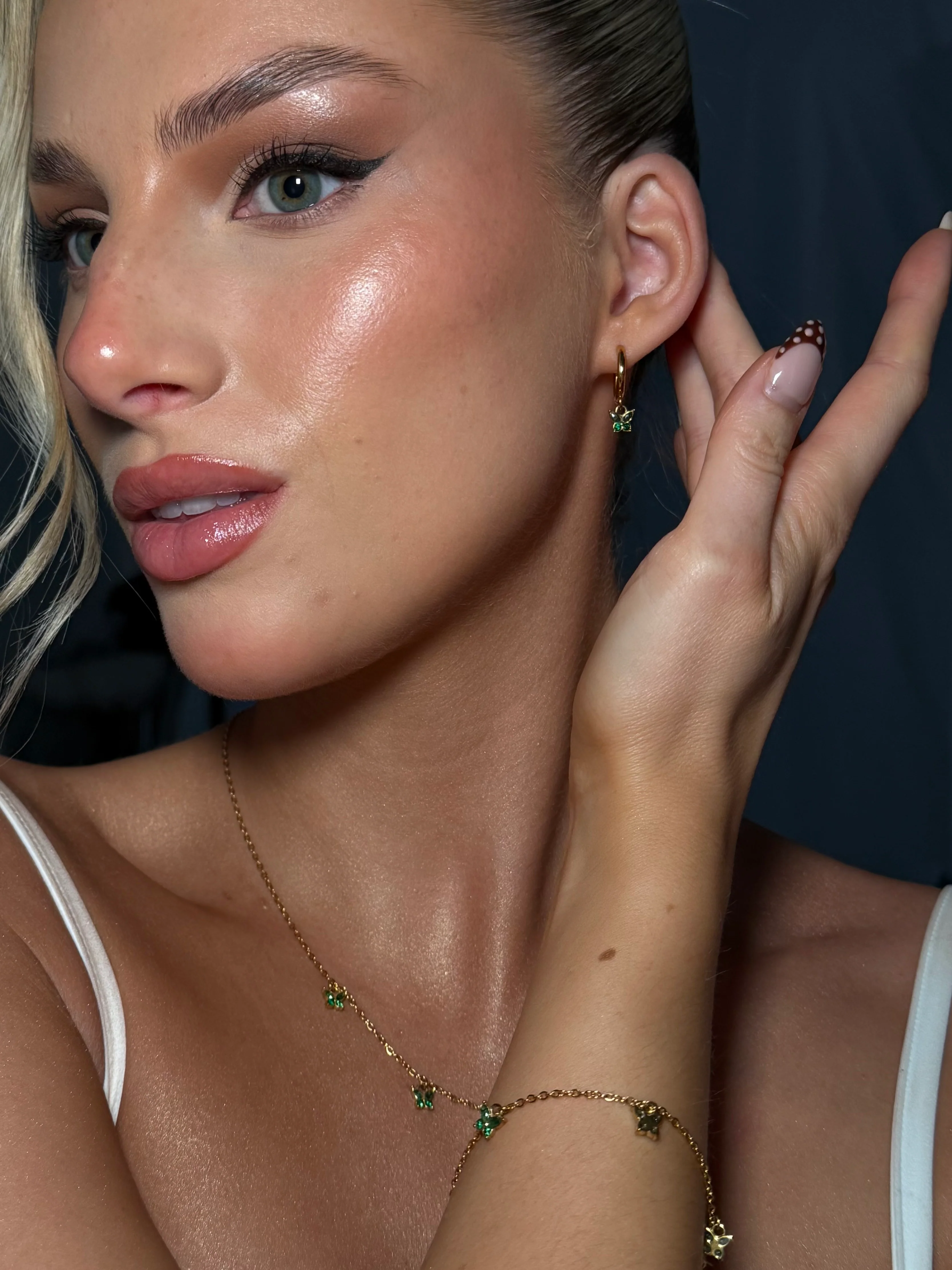 Féileacáin Hoop Earrings - Image 4