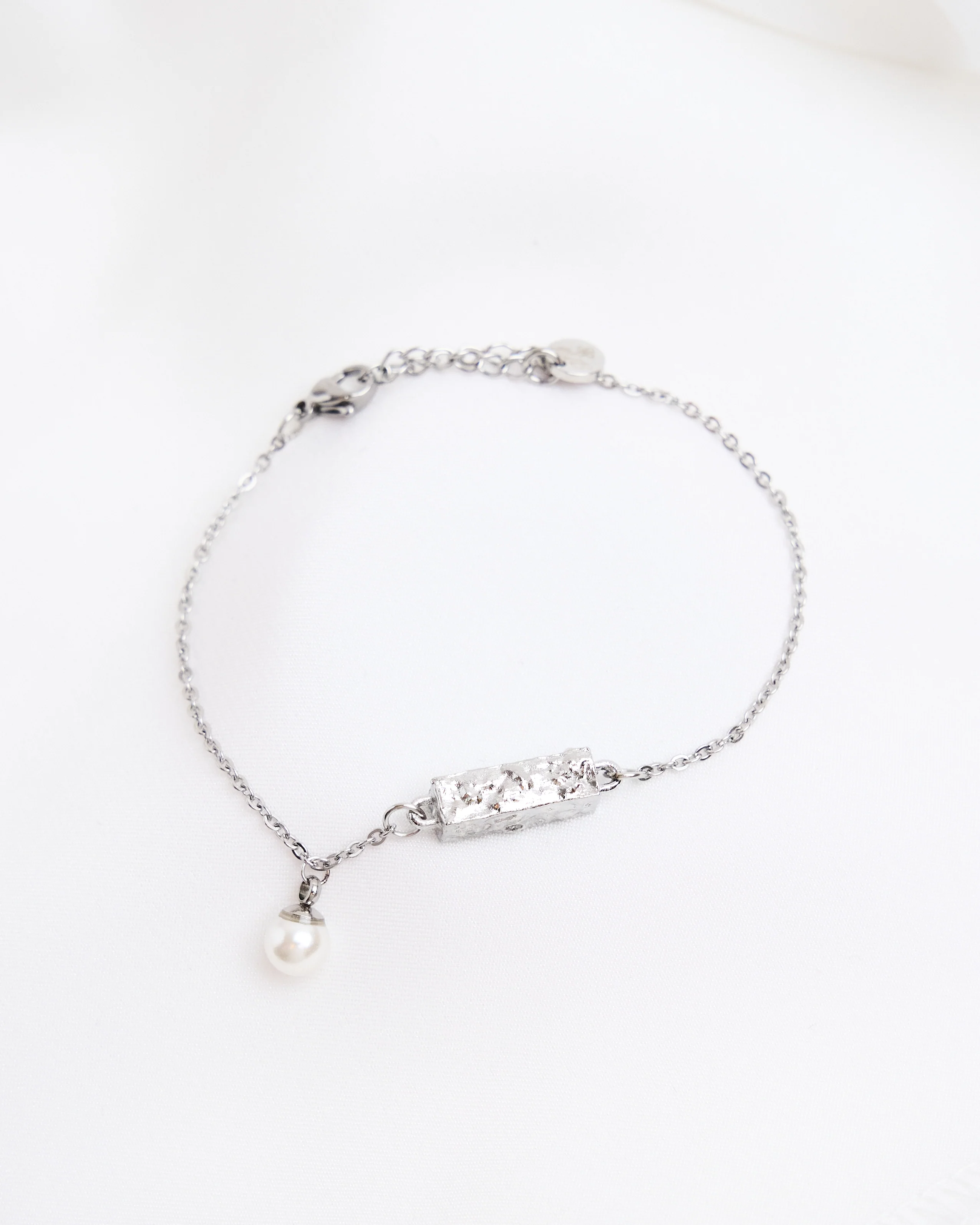 Grá Pearl Pendant Bracelet - Image 10