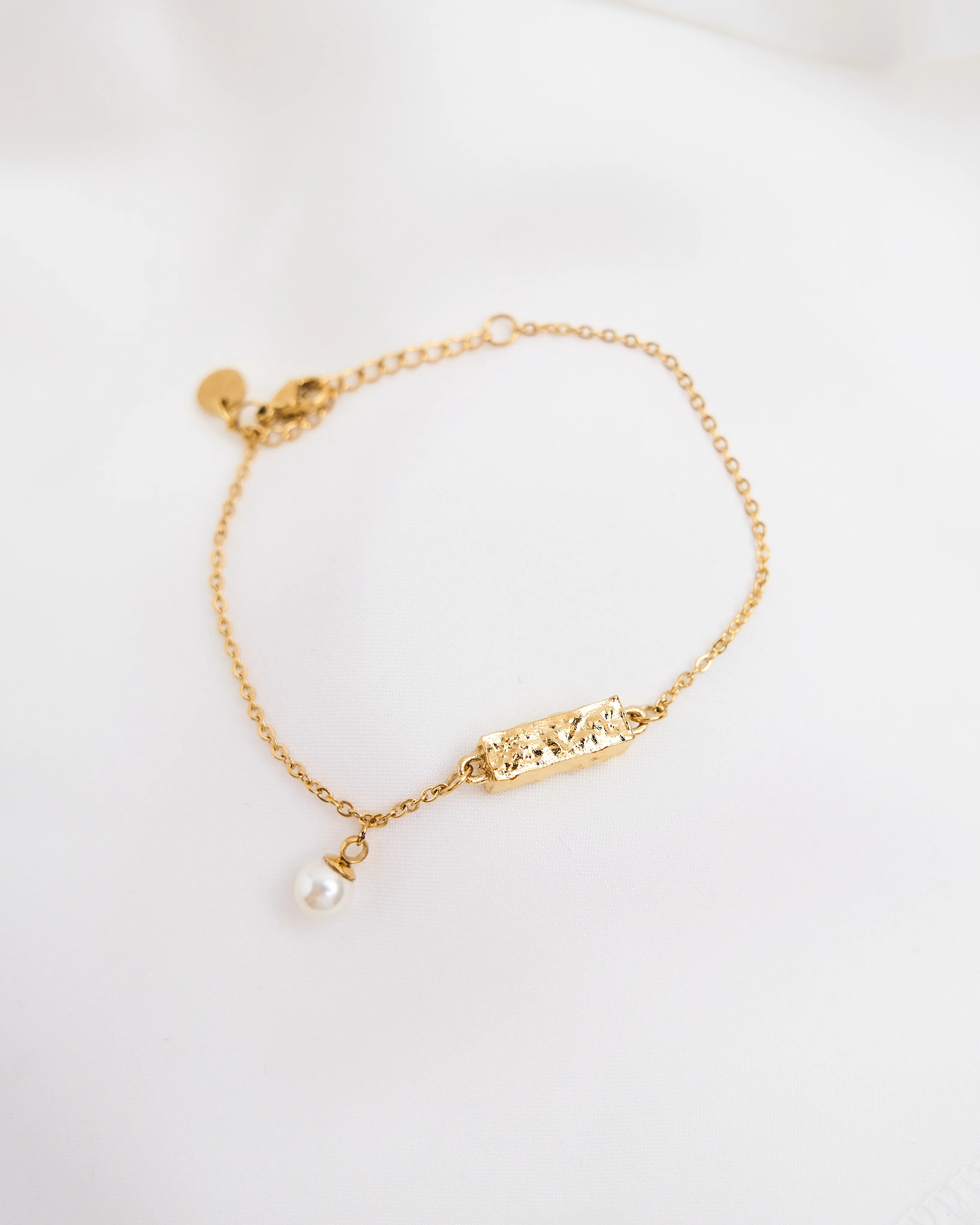 Grá Pearl Pendant Bracelet - Image 3