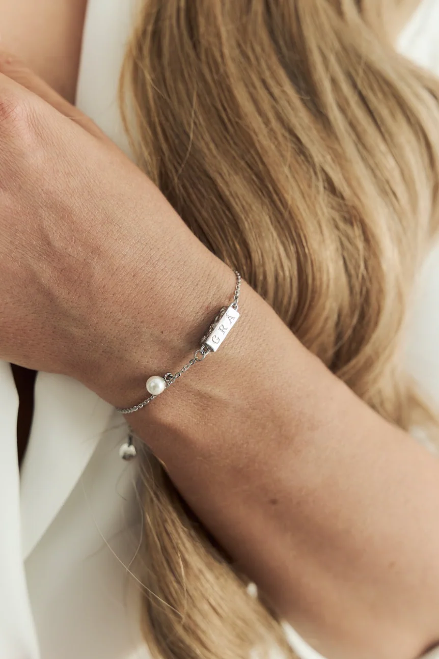 Grá Pearl Pendant Bracelet - Image 4