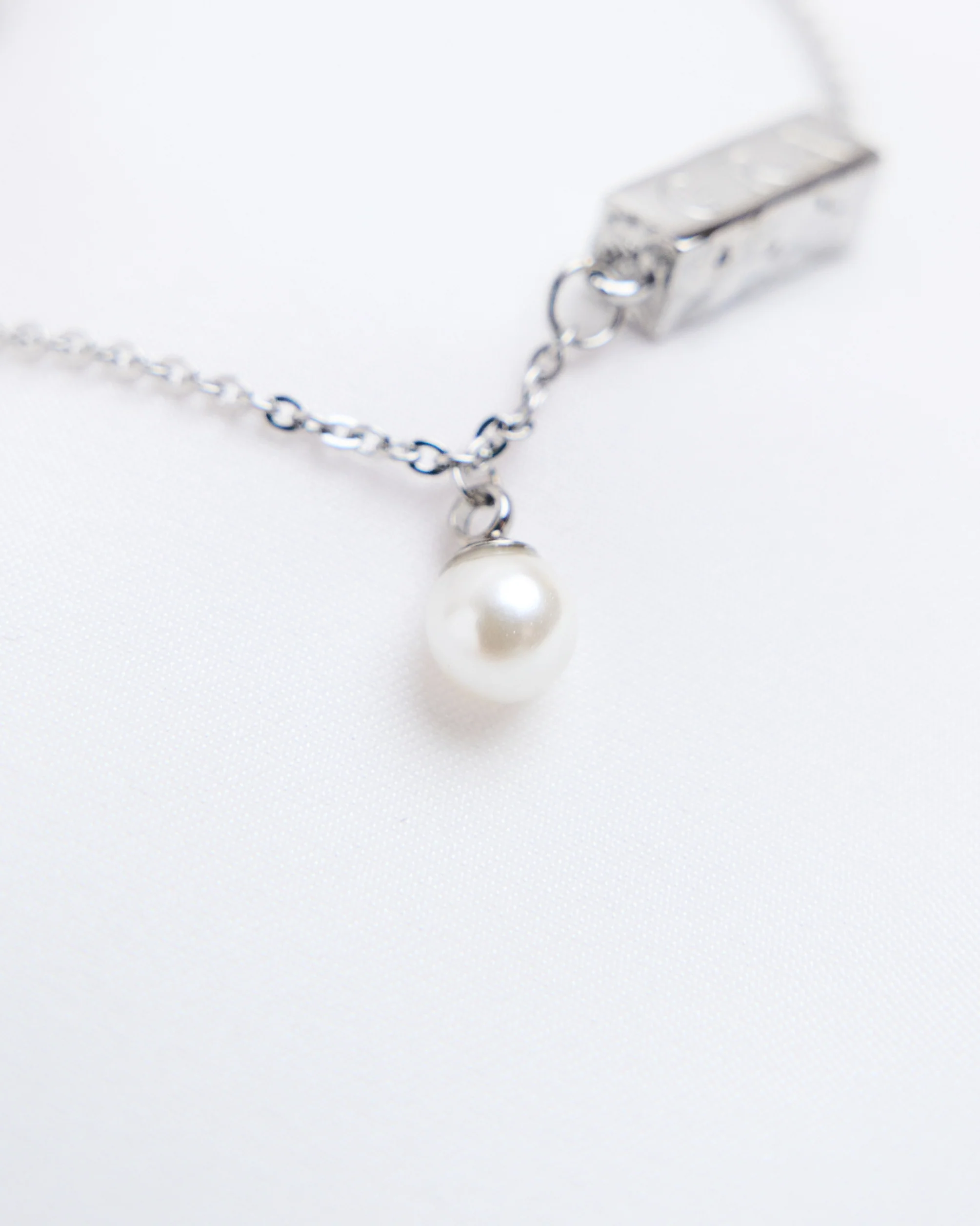 Grá Pearl Pendant Bracelet - Image 8