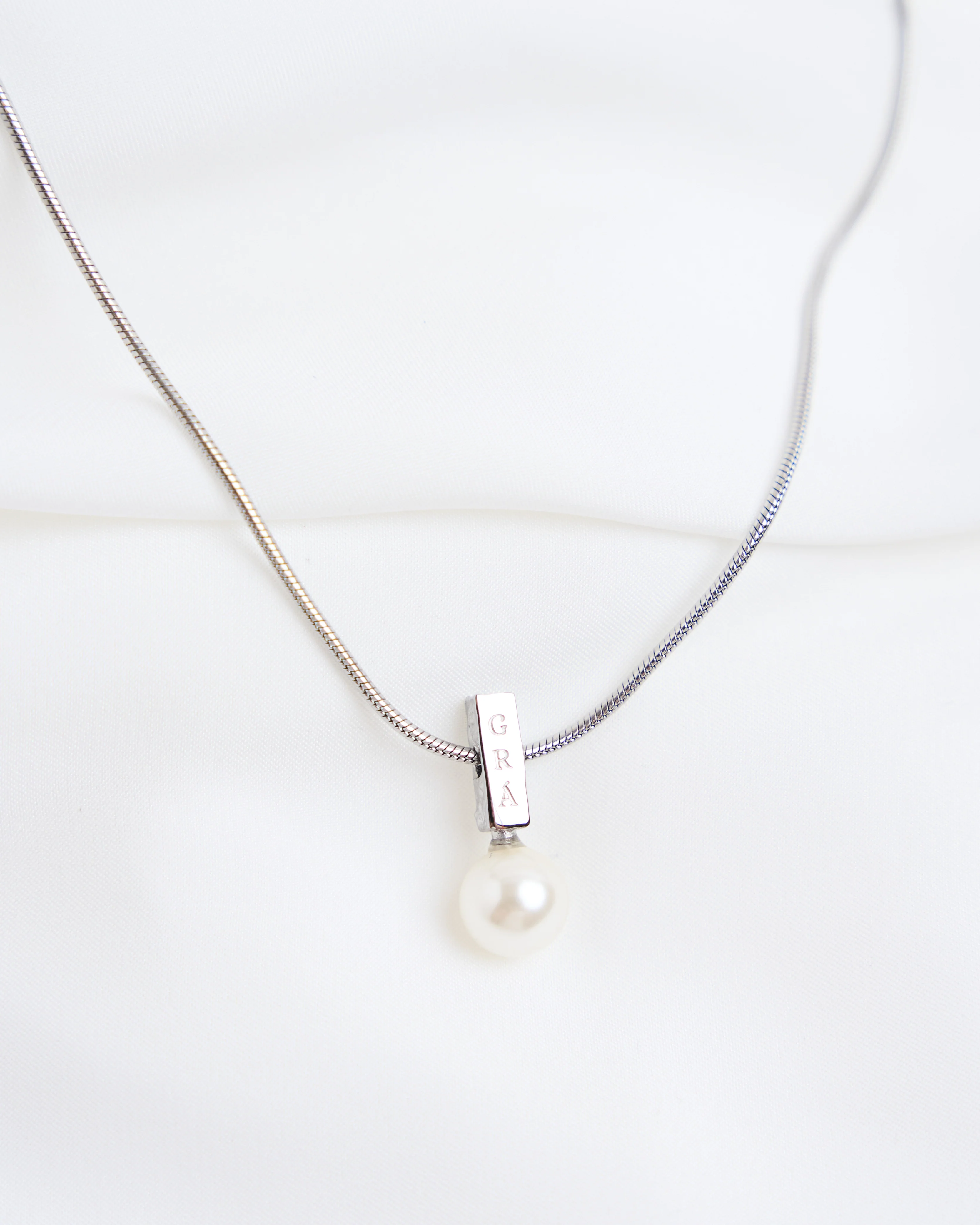 Grá Pearl Pendant Necklace - Image 11