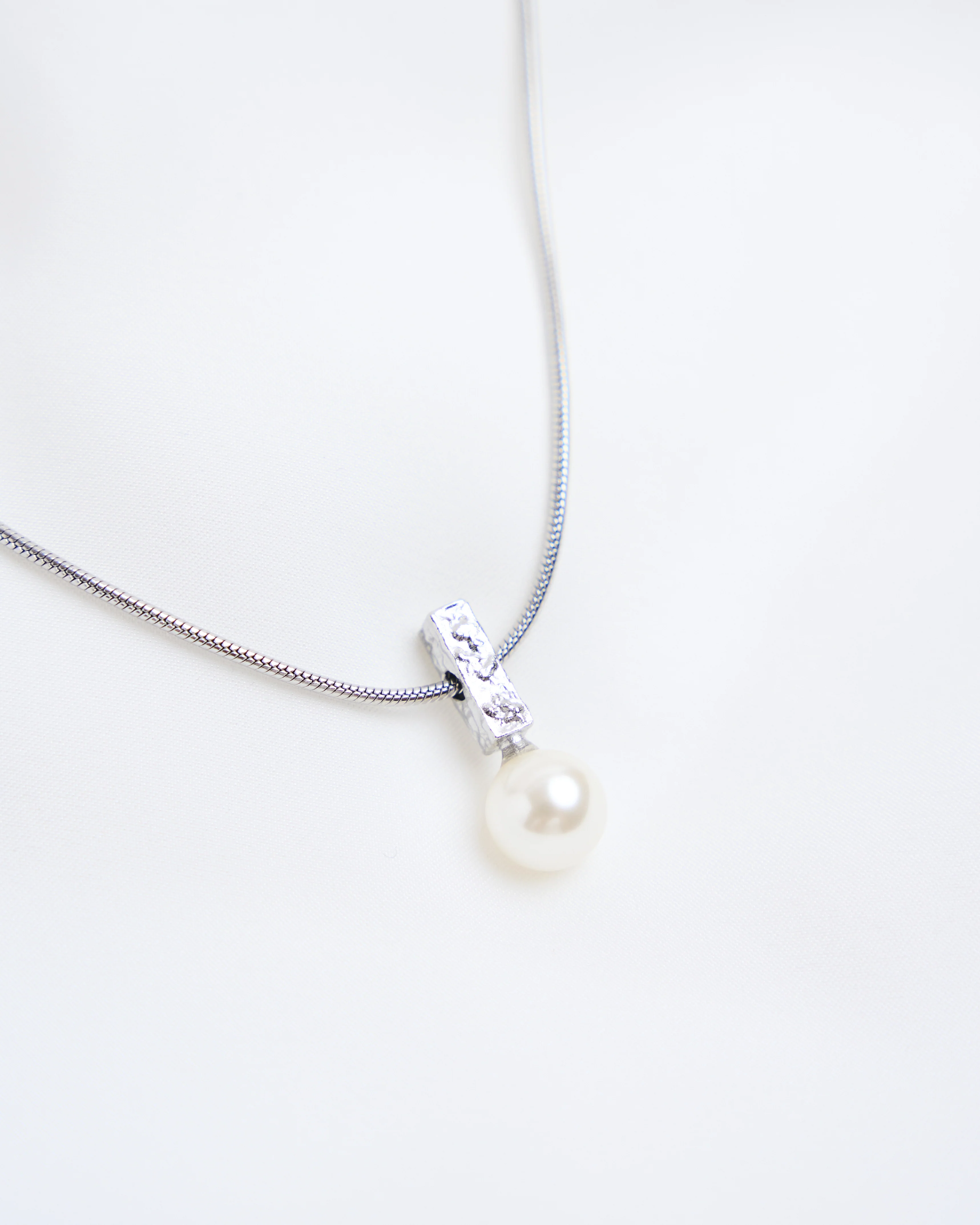 Grá Pearl Pendant Necklace - Image 12