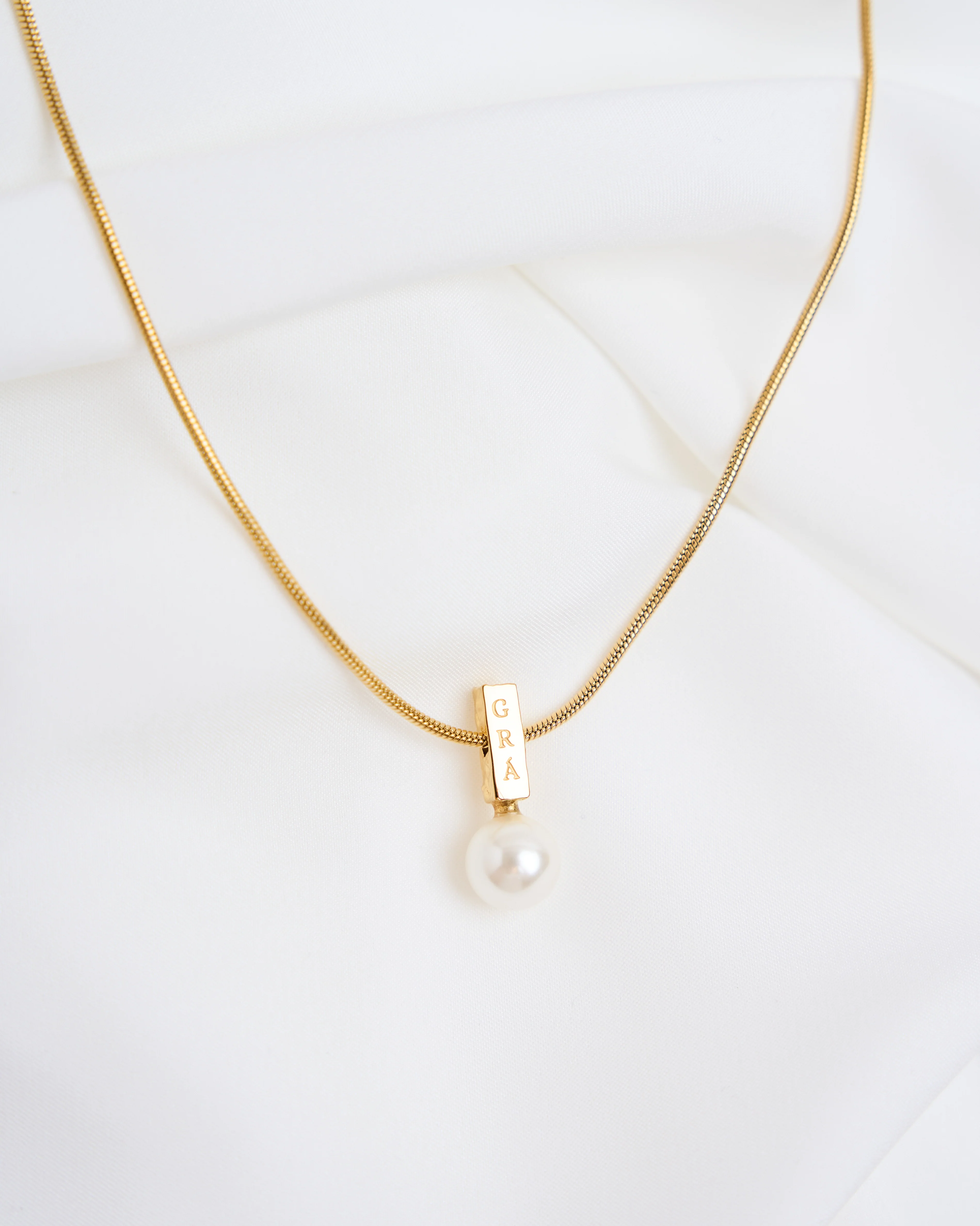 Grá Pearl Pendant Necklace - Image 5
