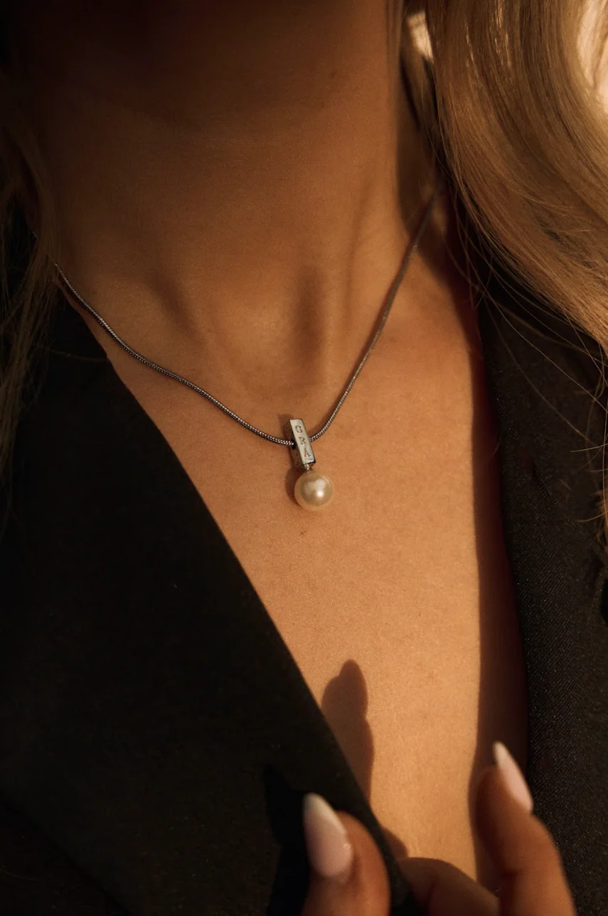 Grá Pearl Pendant Necklace - Image 7