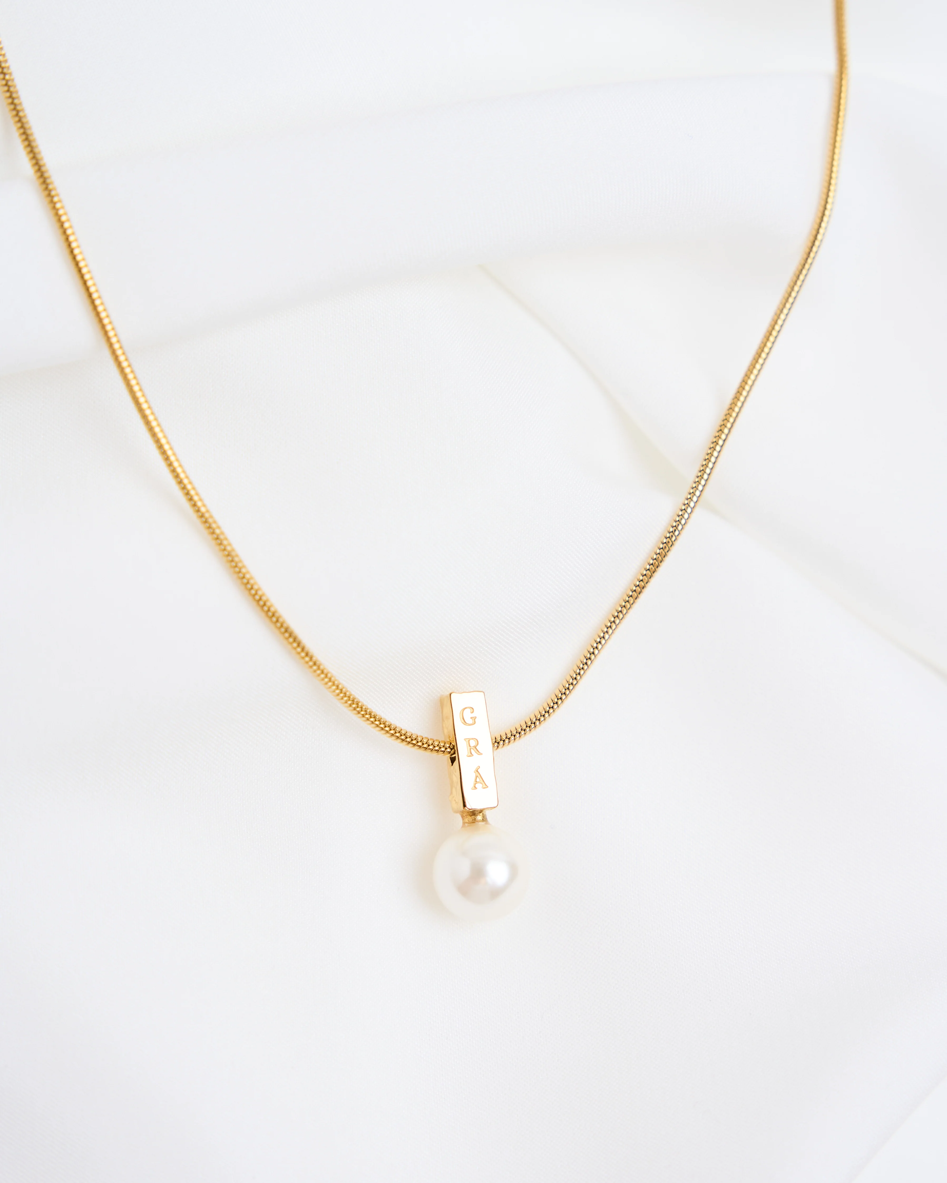 Grá Pearl Pendant Necklace - Image 3