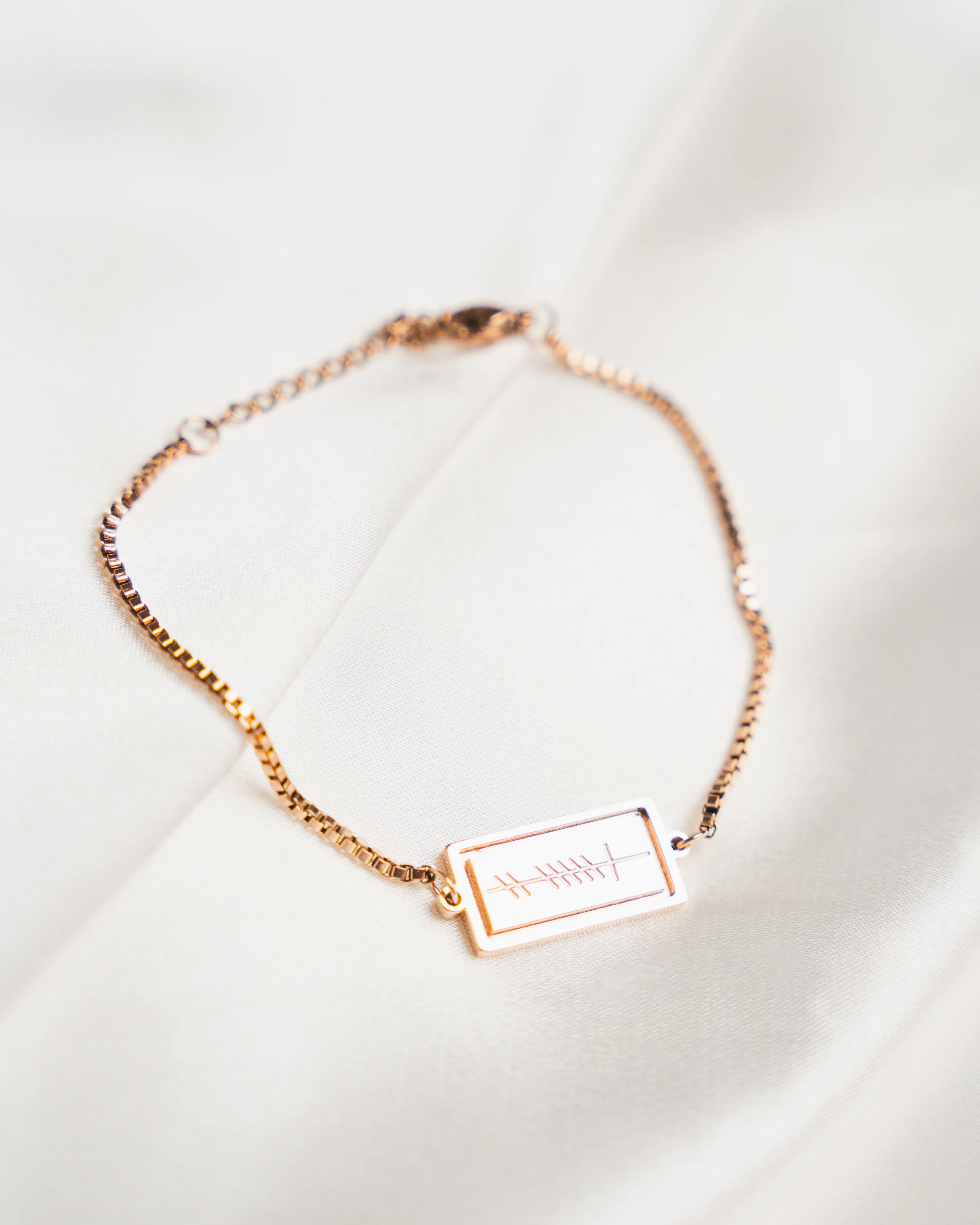 Ogham Grá Bracelet - Image 3